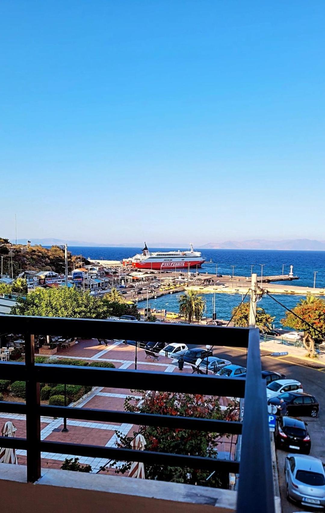 Blue Horizon Gem On The Port Apartman Rafína Kültér fotó